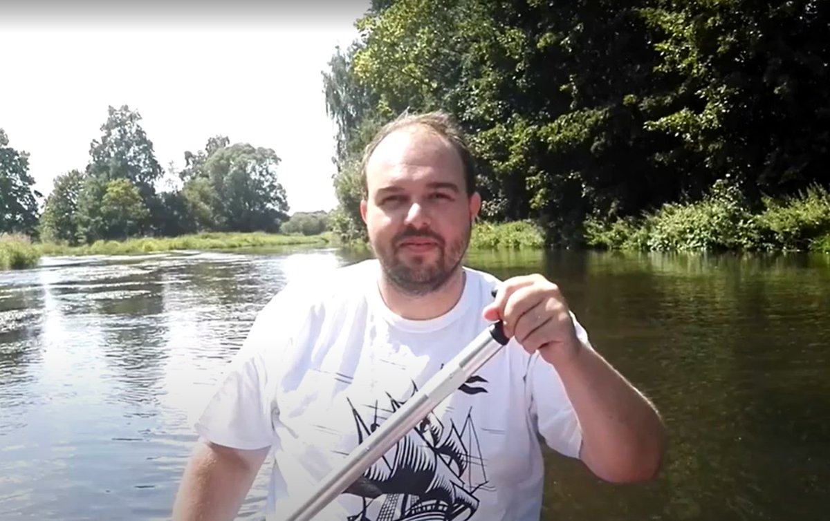 BartonPirat's tweet photo. Dnes začal platit zákon, že si vodáci mohou legálně cucnout piva na vodě. Tento návrh jsem ve sněmovně podal před pěti lety. To jen pro představu, jak dlouho to občas může trvat... https://t.co/M1VxFGQs4s