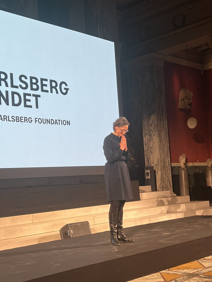 androrff's tweet photo. Det andet museumslegat gives @KarenGroen, #Trapholt, "det vibrerer" siger @TokeLykkeberg, "du har et sjældent mod", enig, jeg er kæmpe fan, professionelt og personligt🥰... https://t.co/VlHxgbKQIi