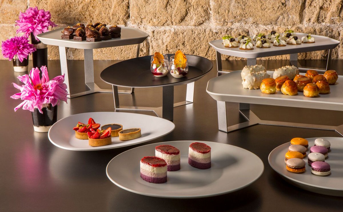 TotalTablePlus's tweet photo. Live. Love. Dessert 🧁 🍰
Design an elegant display of desserts and small bites with the Forme' collection of melamine platters and riser kits from Rosseto. @RossetoSolution
#vacation #desserts #buffet #totaltableplus #cheflife #delicious https://t.co/no8J6EP2lR