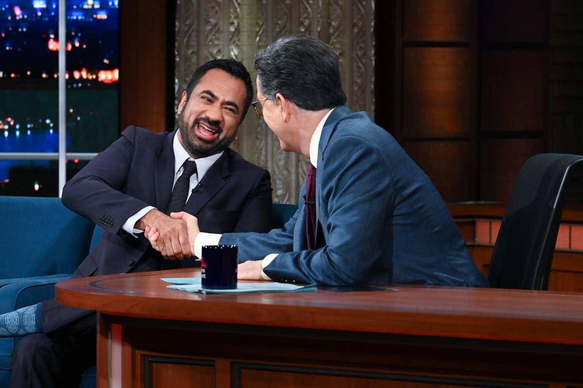 colbertlateshow's tweet photo. ICYMI on #Colbert, we had a full house!
Prince Harry answered the #ColbertQuestionert, @kalpenn talked about his show, "Getting Warmer," and @bigthiefmusic performed their new, unreleased song, "Vampire Empire."
Stream: https://t.co/6pGQHFwBOD
Listen: https://t.co/FZtAz70XGE https://t.co/yJCgbno5QA