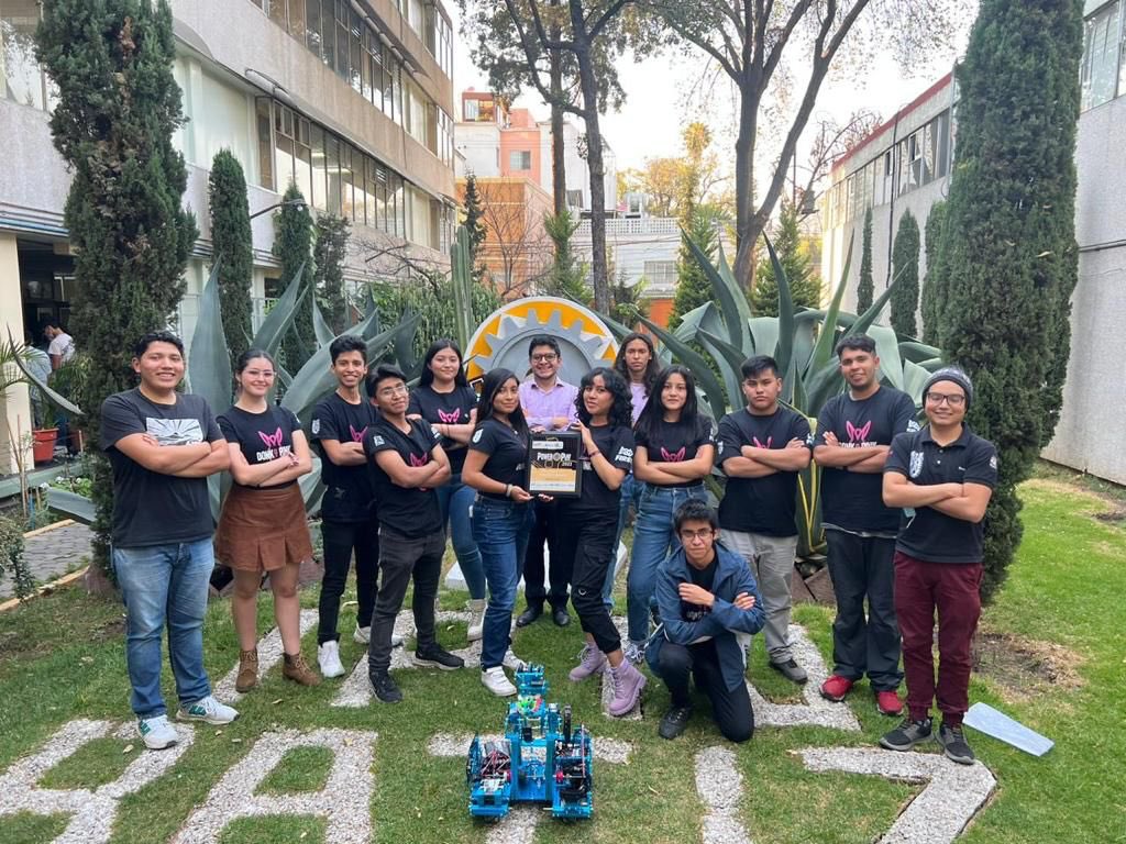 IPN_MX's tweet image. ¡El equipo #DonkPink del @_cecyt9 es un #OrgulloPolitécnico! ♥️🤍 Destacando en la ciencia robótica al ganar dos premios en el #FIRSTTechChallenge:
🎖️“Connect Award " en la etapa regional centro.
🏆“Control Award” en la etapa nacional.
¡Muchas felicidades!