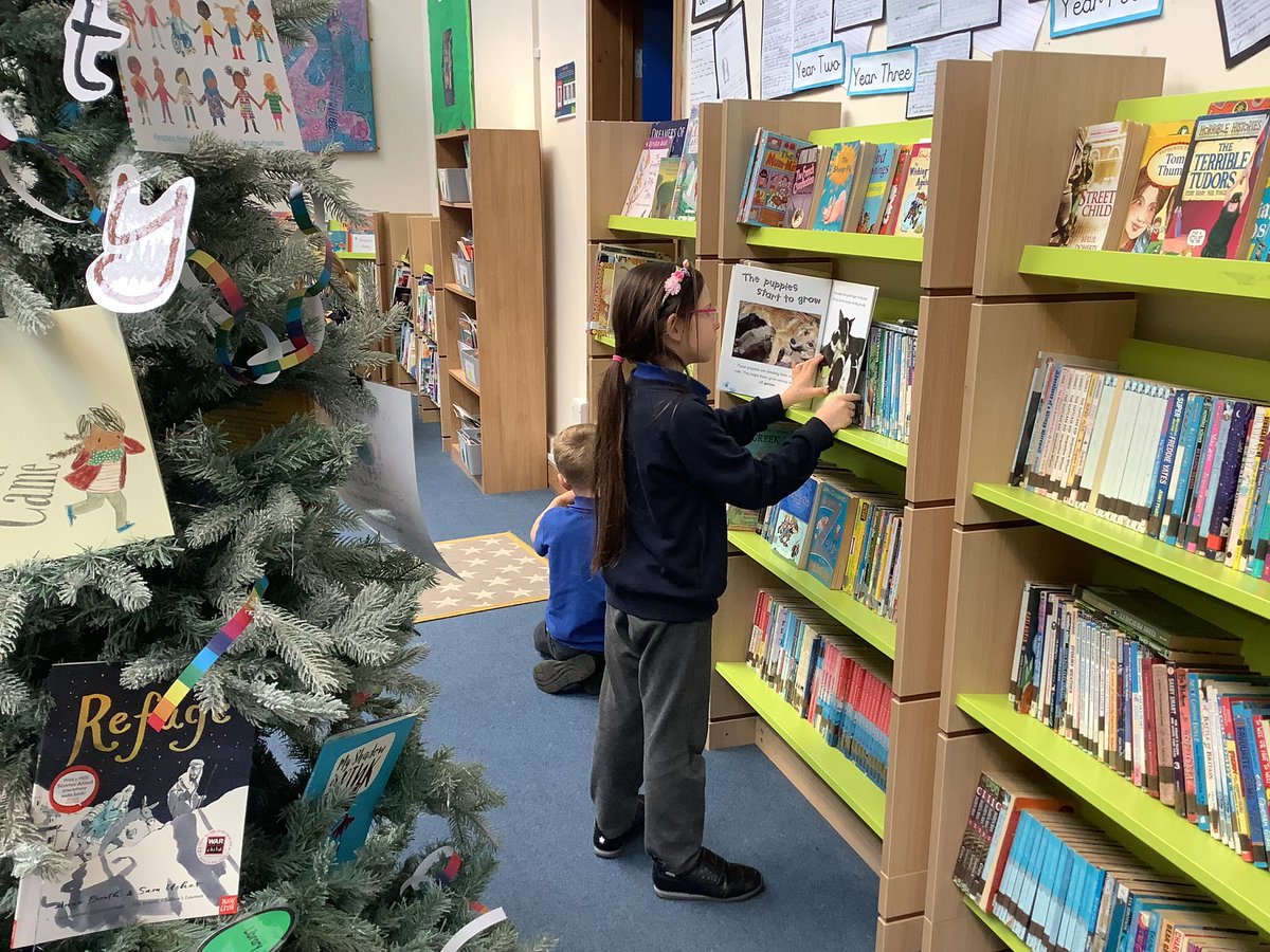 NPSMissEllis's tweet photo. Checking out Mrs Hadleyโs epic book-map display! It was great to see where in the world our favourite stories are set #NPSGeography #NPSEnglish @helmarhad https://t.co/PtKX09YtDo