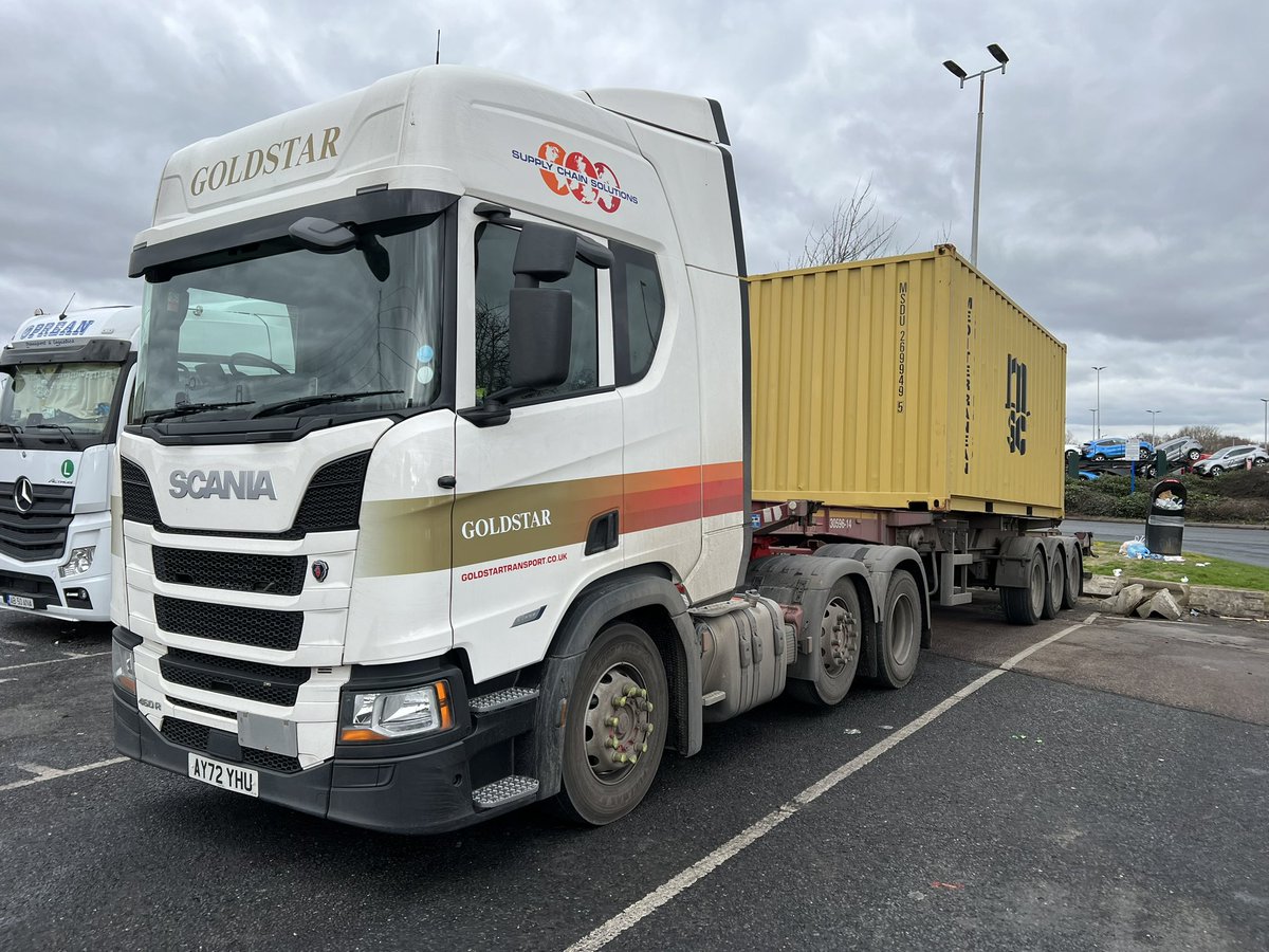 Spied my first @ScaniaUK 460R Super in use with an operator today, this Goldstar @TurnersLtd 6x2 was at Thurrock services this lunchtime.