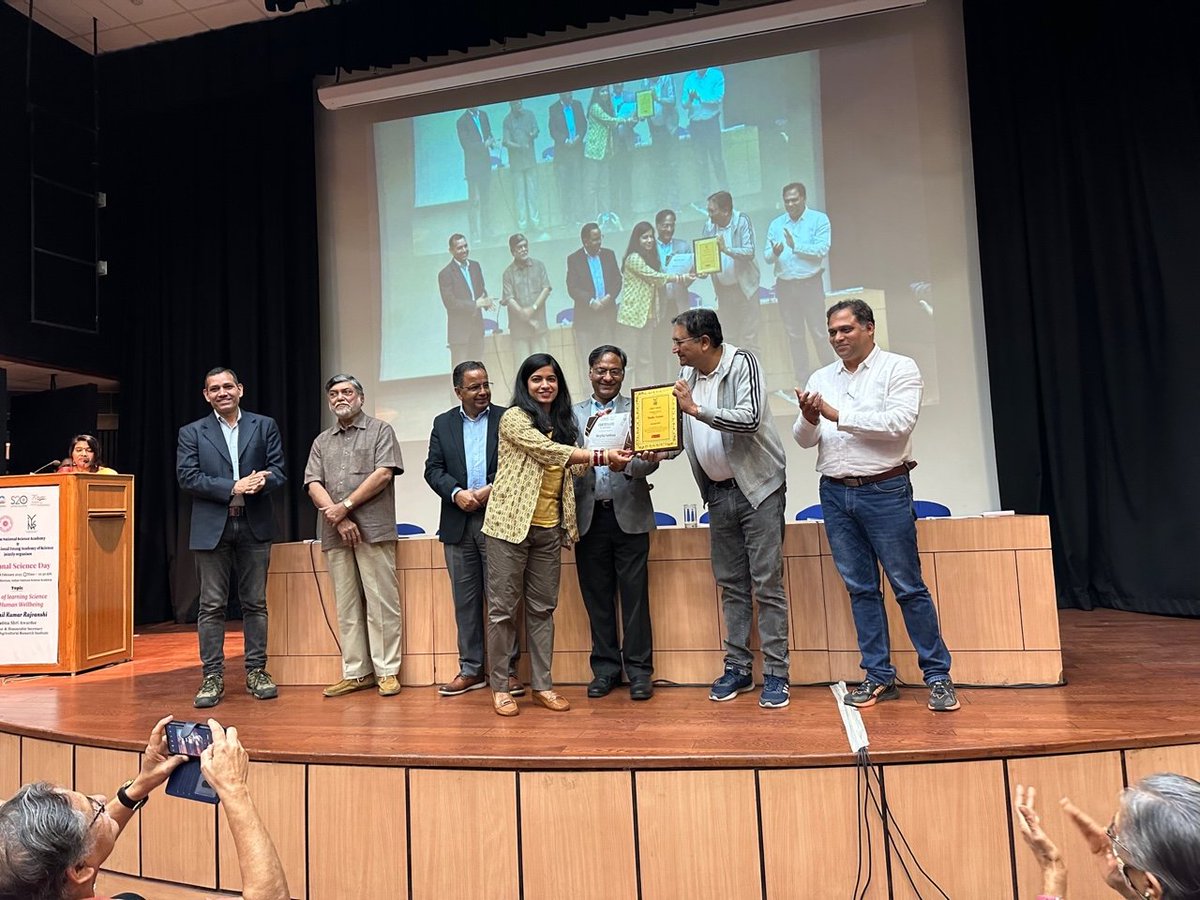 SenSobhan's tweet photo. Yesterday marked tremendously happy for our SpecLab when Deepika received the 1st Prize in Chemical Sciences from the President and Vice-president of INSA for 3 min Thesis Presentation competition at national level (SARANSH-2022), organized INYAS.
@sardana_deepika @speclabjnu https://t.co/sJwHPYx36w