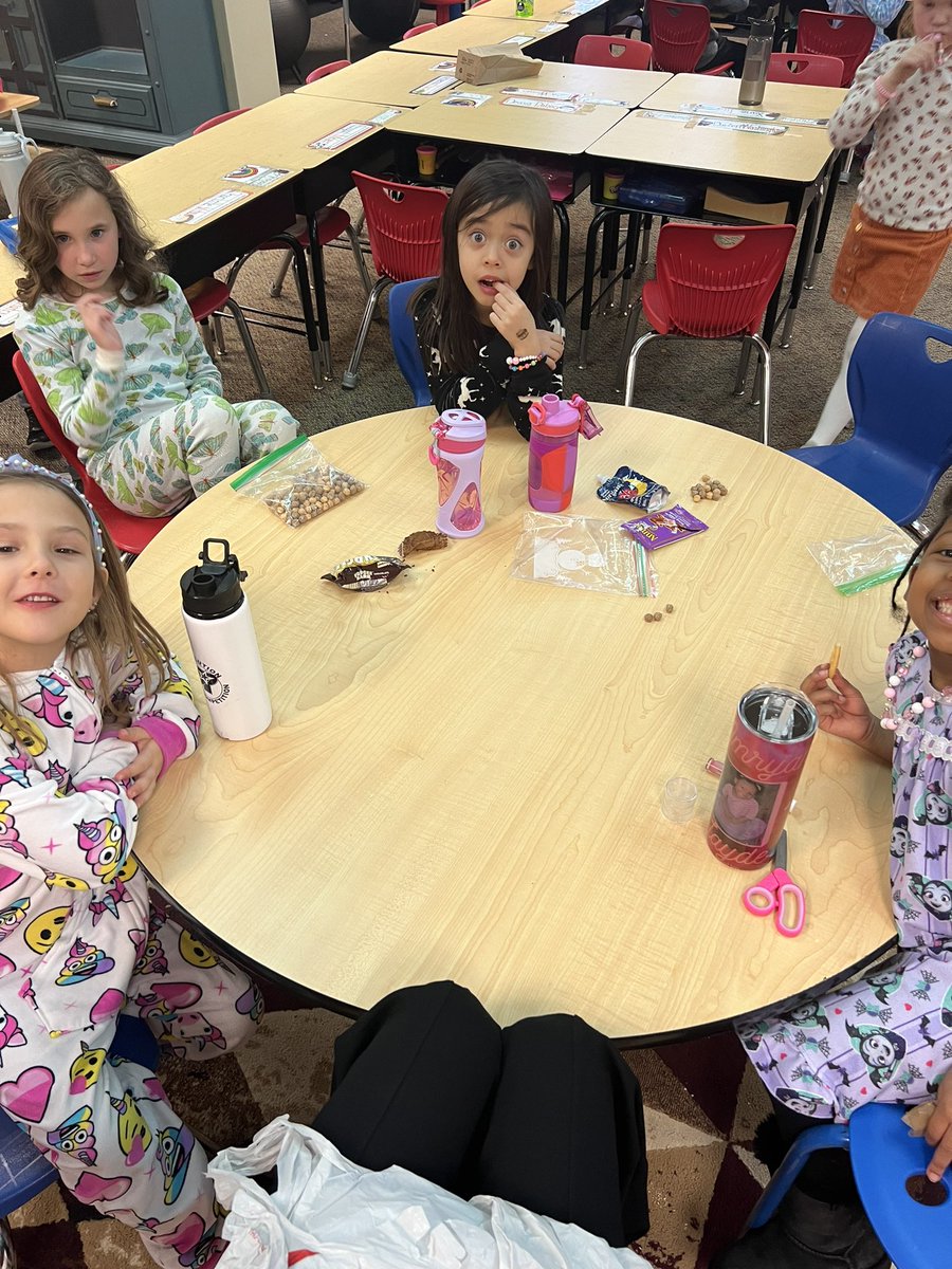 Kindergarten snack time, what could be better? I was offered a half eaten pretzel, some Reese’s puff cereal, and learned all about one student’s MiMi. Thank you, Mrs. Panczuk for always opening your classroom to me ❤️ @ACESAPWilliams <a href="/eldonado12/">Elisa Maldonado</a>