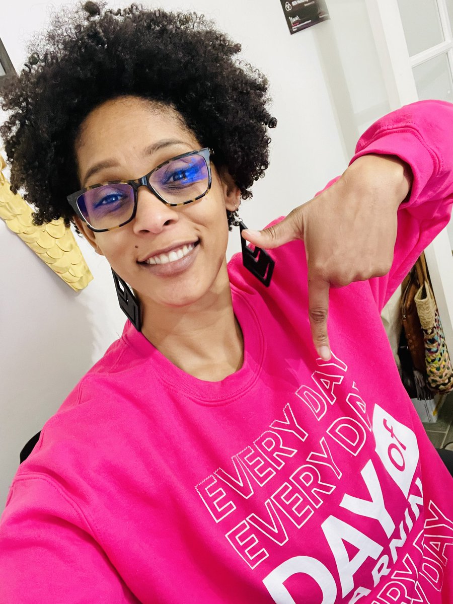 Guess what? It’s Day of Learning @TMobile today! We have an amazing lineup of speakers on Change Enthusiasm, Fearless Feedback for All, & Elevate Your Emotional Intelligence!  

#LevellingUp #dayoflearning #DoL #careerfest #employeelearning #everydayimlearning