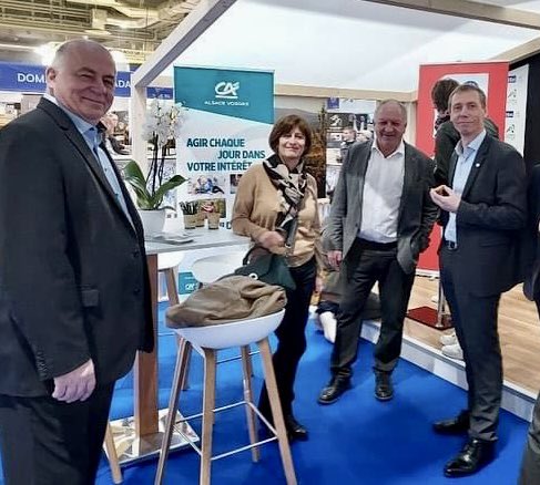 MeureeDavid's tweet photo. 3 jours pleins et entiers au salon international de l’agriculture #SIA2023 pour la délégation du @CA_AlsaceVosges. Visite de nos clients, soutien des différentes filières, conférences organisées avec, en point d’orgue, le renouvellement de notre partenariat avec les @JA_Vosges https://t.co/uqplXVmvUb