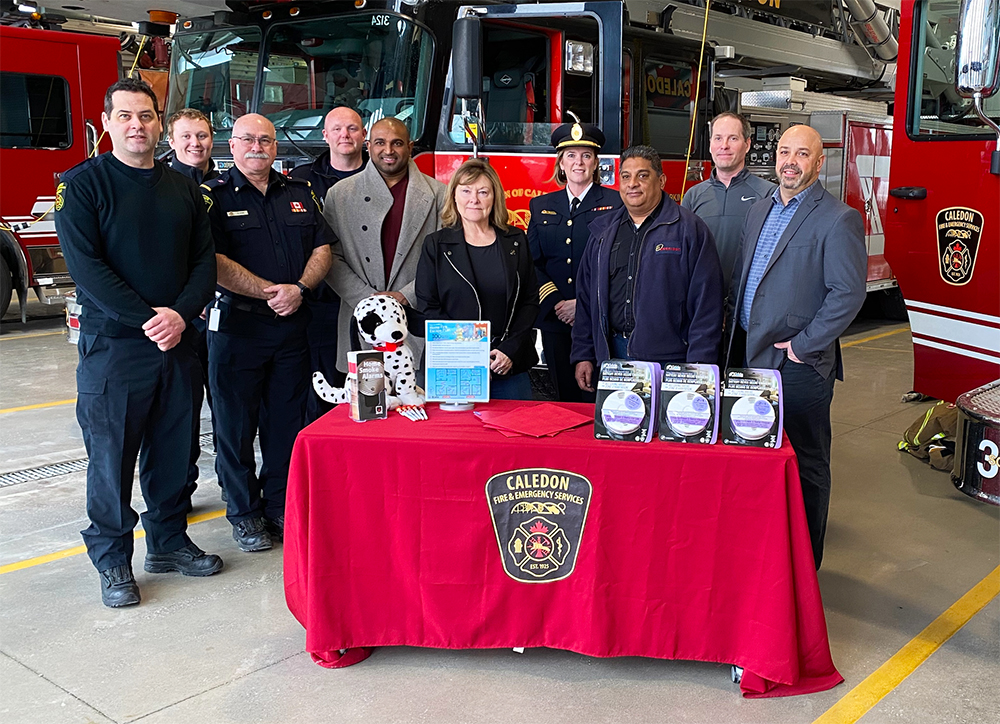 .@enbridgegas, @FMPFSC and @CaledonFireES are teaming up to bring fire and carbon monoxide-related deaths down to zero with the donation of 324 combination smoke and carbon monoxide alarms.

Learn more: ow.ly/9I3r50N6f8u

#ENBfuelingfutures #COalarm #ProjectZero