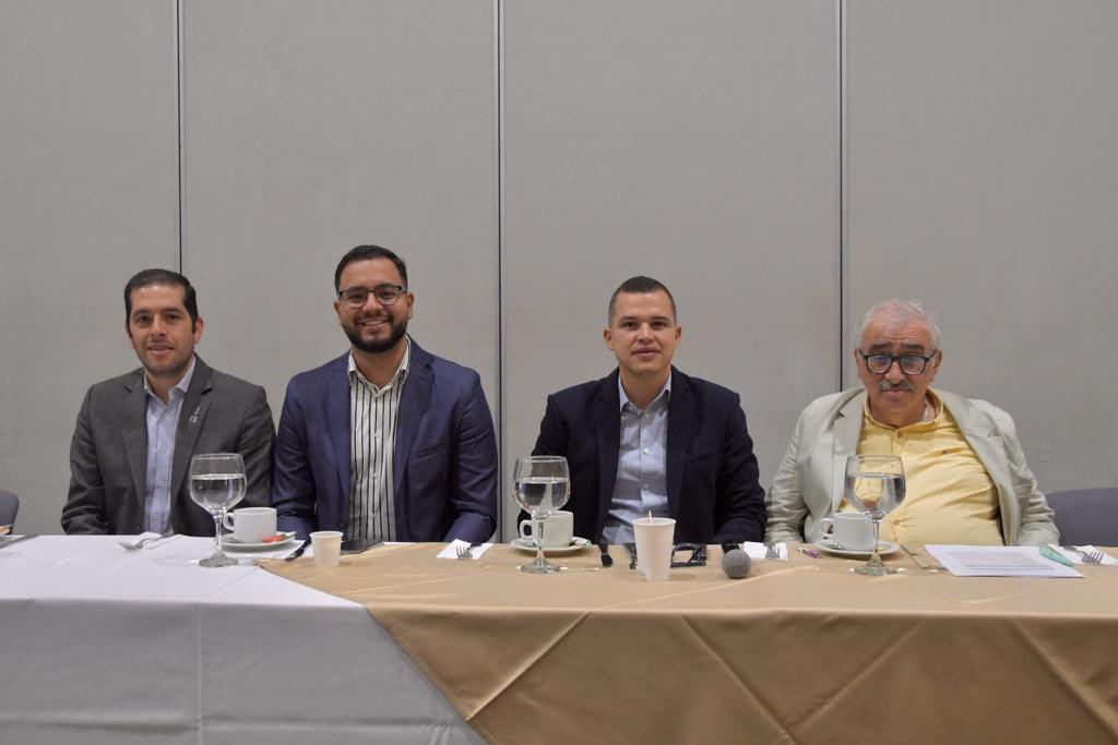 diegoromerov's tweet photo. Hoy avanzamos en una mesa de trabajo por la #Reindustrialización entre gremios y empresas de Medellín y Antioquia con el equipo directivo de @MincomercioCo, @InnpulsaCol, @PROCOLOMBIACO, @acimedellin, @Ruta_N, @ACOPIAntioquia, @AsobaresA, @mauriciovalence, @Rivierh @C4IRColombia. https://t.co/N5rnMSs618