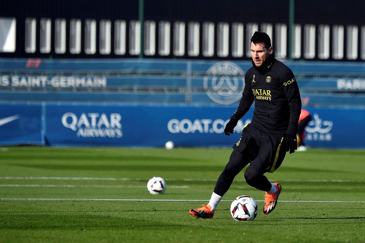 Footy_Insights's tweet photo. 📸 | Leo Messi during training today 

#PSG🔴🔵🏋🏻‍♂️🐐 https://t.co/XRqV5UBiCa