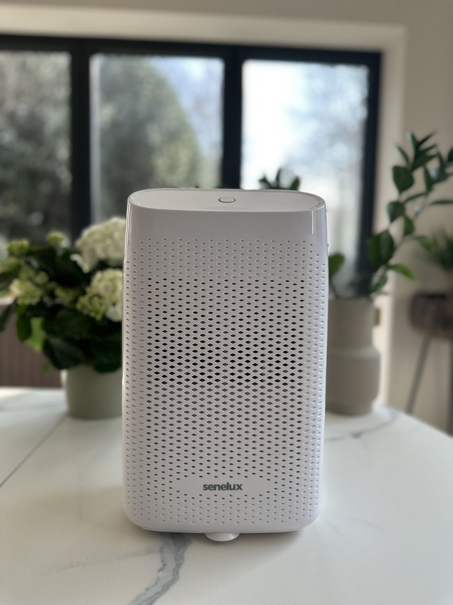 Our small and compact 2000ml dehumidifier quickly removes moisture from your home or office. Say goodbye to mould and humidity problems.👋 Uses advanced Peltier technology.
⁠
#senelux #dehumidifier #humidity #homedecor #homestyle #energyefficiency #EnergyBills