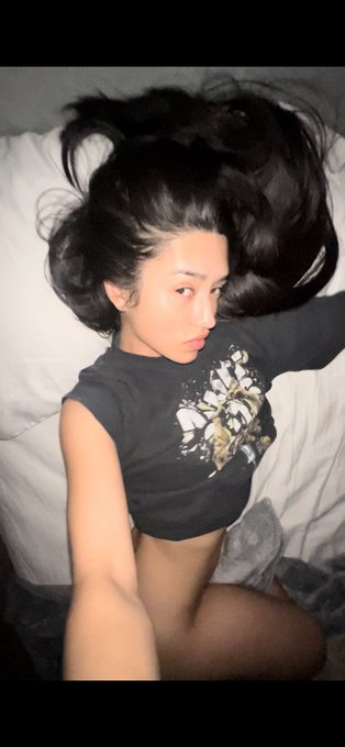 I just wanna lay &amp; cry https://t.co/SWCFX3ZkEX