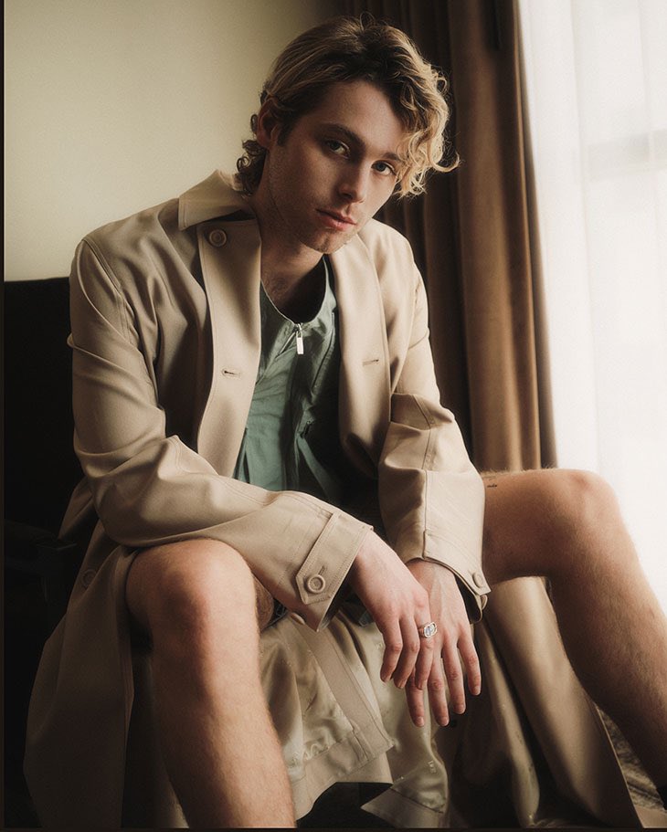 5SOSHQITA's tweet photo. Luke fotografato per la rivista DSCENE nel numero di Marzo 2023! https://t.co/7hw5ewDwWm