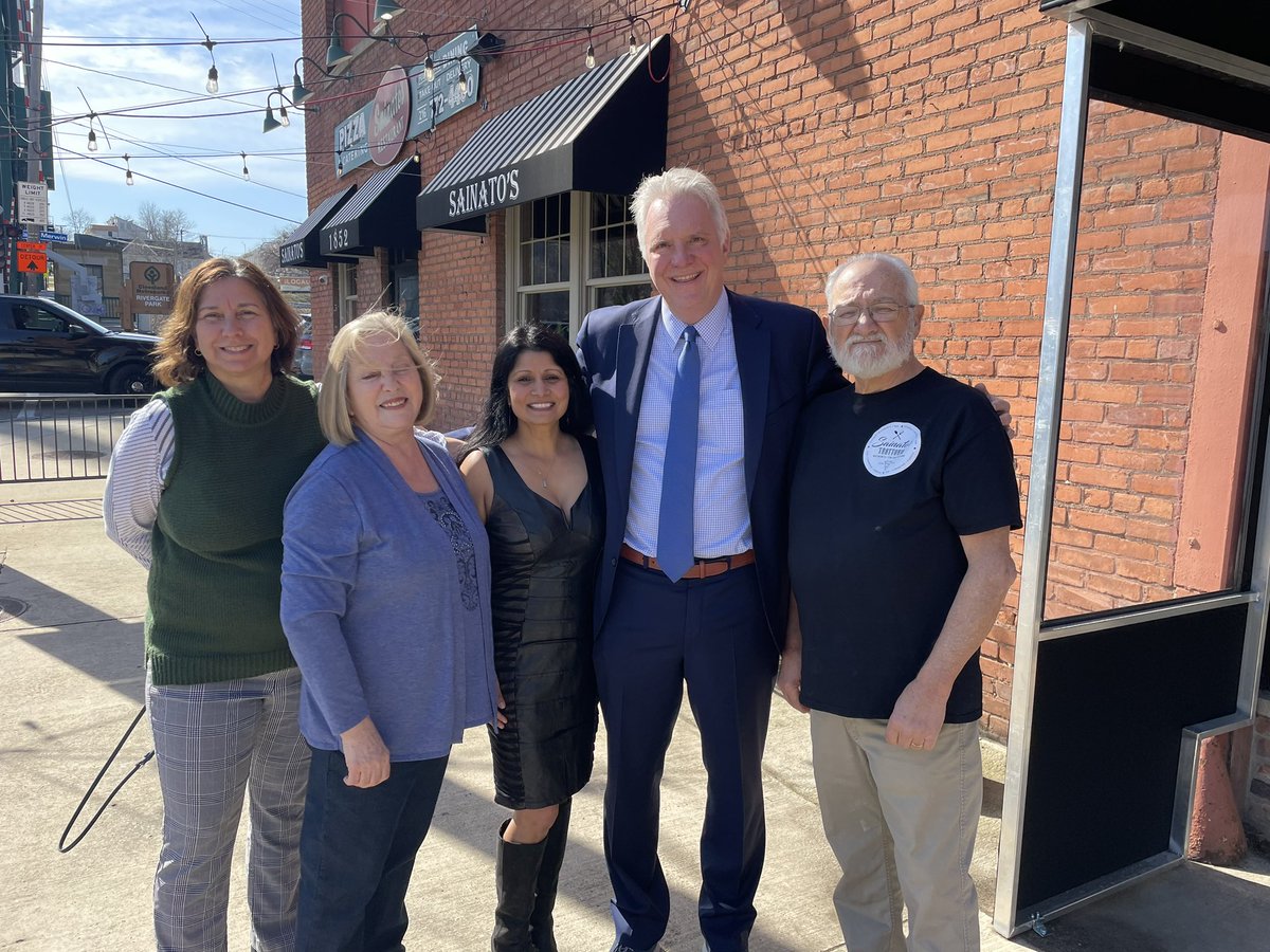 chrisronayne's tweet image. Congrats Sainato’s Trattoria for your Grand Reopening. One of Cuyahoga County’s 30,000 small businesses and some of the greatest 🍕in town! Thanks for all you do for #CLE and beyond. Urvashi &amp;amp; Patrick. Visit them on Columbus Rd. 🍝