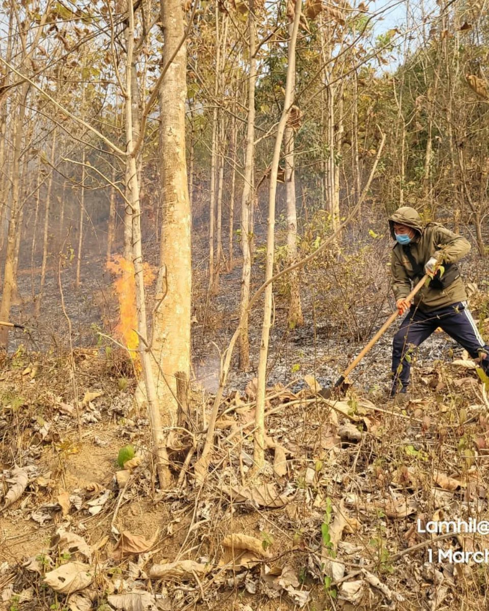 kpiforest's tweet photo. Fire fighting at Maibakhul by a team of Kangpokpi Forest Division lead by DFO N Ganesh.DFO applauded the effort put in by the team inspite of steep and slippery terrain.@NBirenSingh @BiswajitThongam https://t.co/UZDD89W8ag