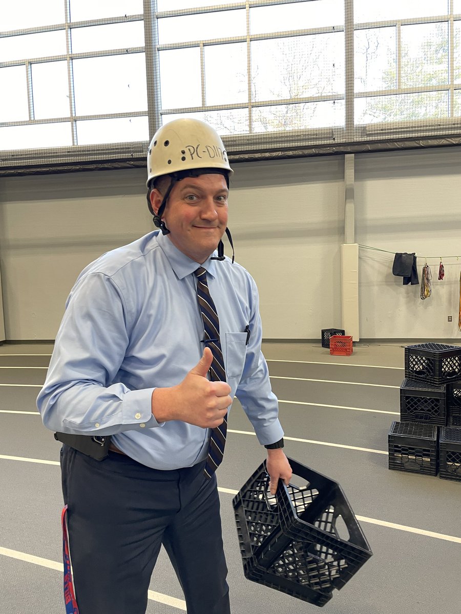 D117 Crate Climbing Challenge! Thanks to <a href="/mikegedville/">Mike Gedville</a> and Adventure Ed for teaching us! #BeAStudent