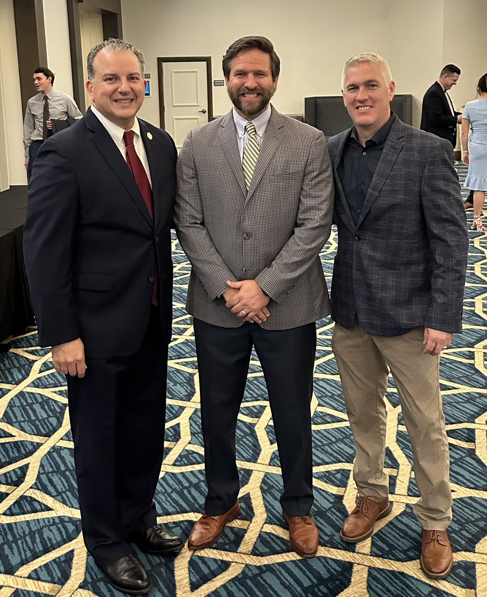 LibertyPartners's tweet photo. Congrats to our Vice President Tim Parson on being sworn in to serve on the @chamberofwalton Board of Directors! Today’s meeting included businesses and elected officials in Walton County and beyond. @TLPres2032 @JenniferJGreen #flapol @JimmyPatronis @ShaneAbbottFL https://t.co/2tuSq3FBHa