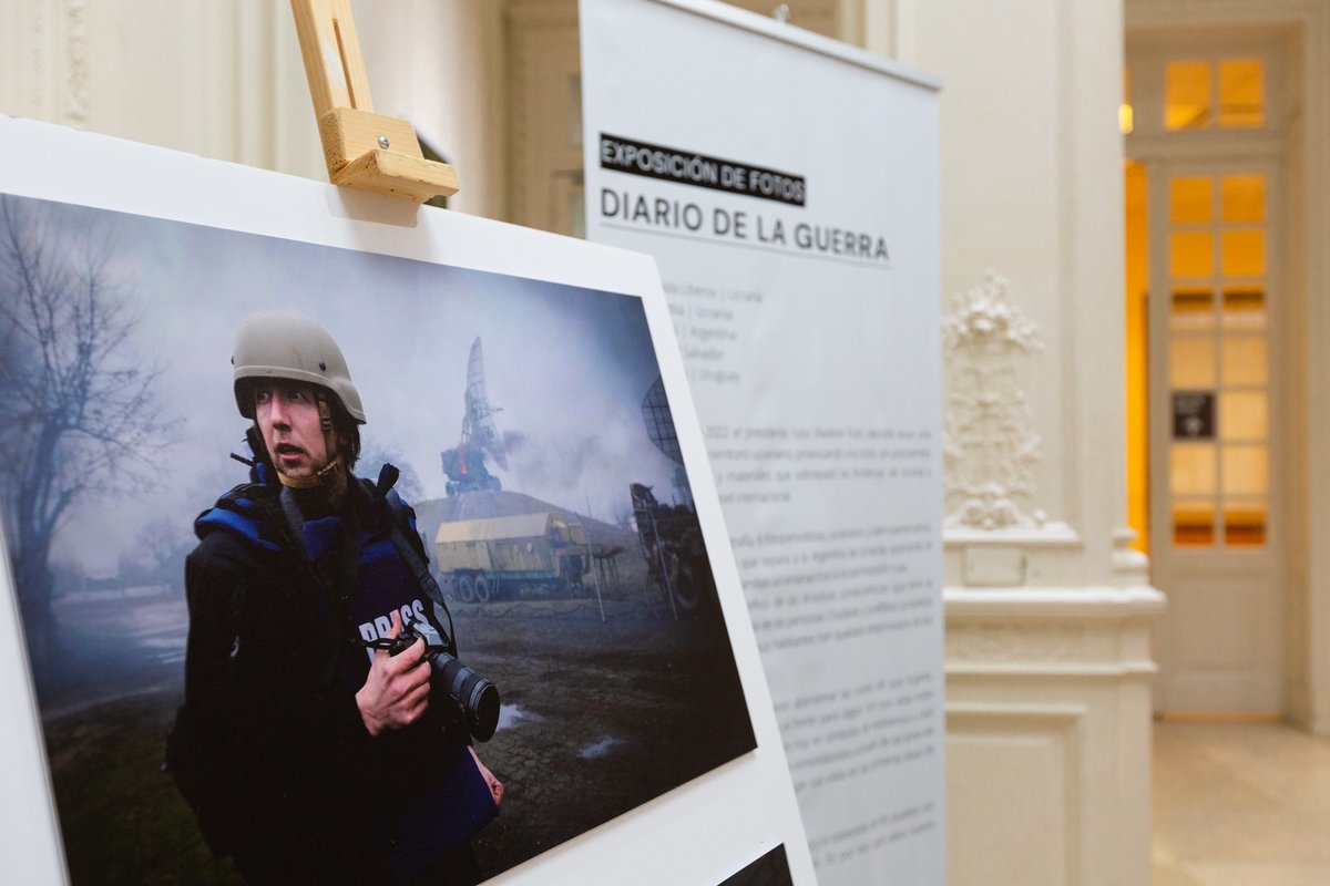 Vení a visitar "Diario de la guerra" una exposición de fotos sobre la invasión Rusa en Ucrania y sus devastadoras consecuencias 🇺🇦

📌 En ICANA Sede Centro (Maipú 672, CABA) hasta el 16 de marzo, de lunes a jueves de 10 a 17 hs. 

 @embajadaeeuuarg @ueenargentina
