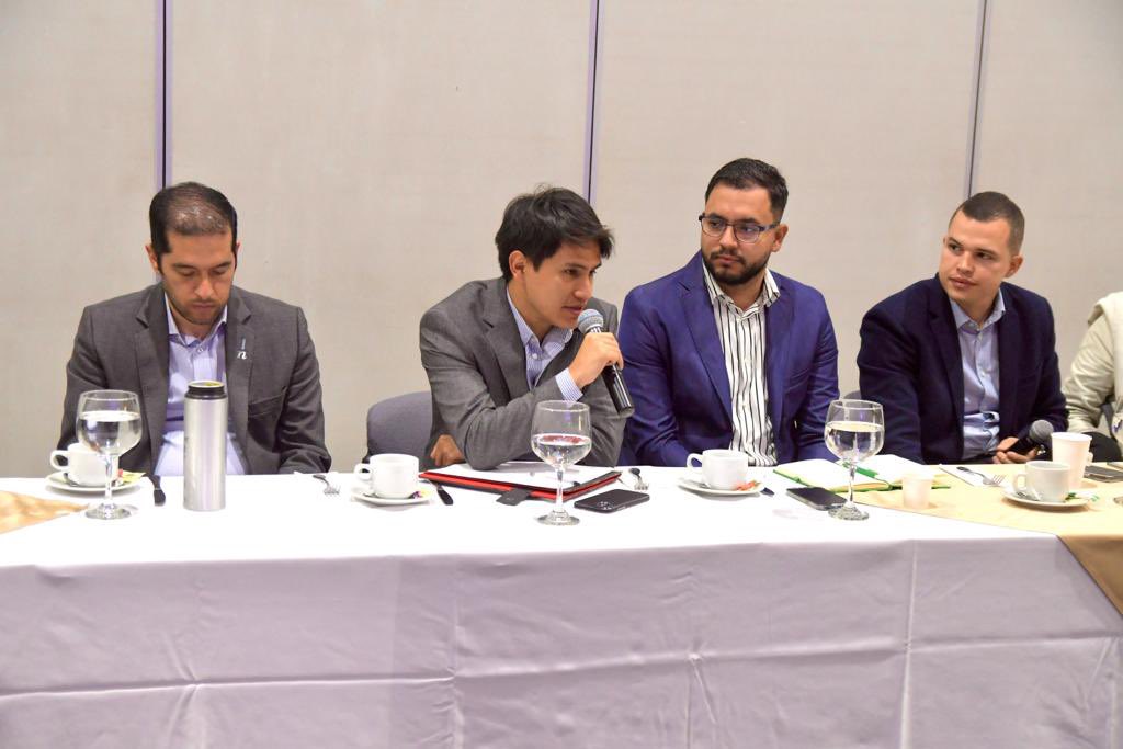 juanmergesh's tweet photo. Junto al ministerio de industria y comercio @mauriciovalence @Promedellin_  y @rutaN creamos hoja de ruta que le permita a Medellín ser el actor dinamizador de la industrialización regional que necesita el país 🇨🇴. @acimedellin https://t.co/450N2A3iM8