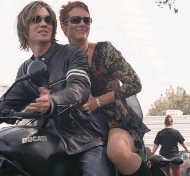 En calafate tuve una cita con un joven de 21 años. Se llama Angel, mi Angel...
Me dijo, saco la camioneta y te busco donde te hospedes.
Lit me sentí así, tengo 30.