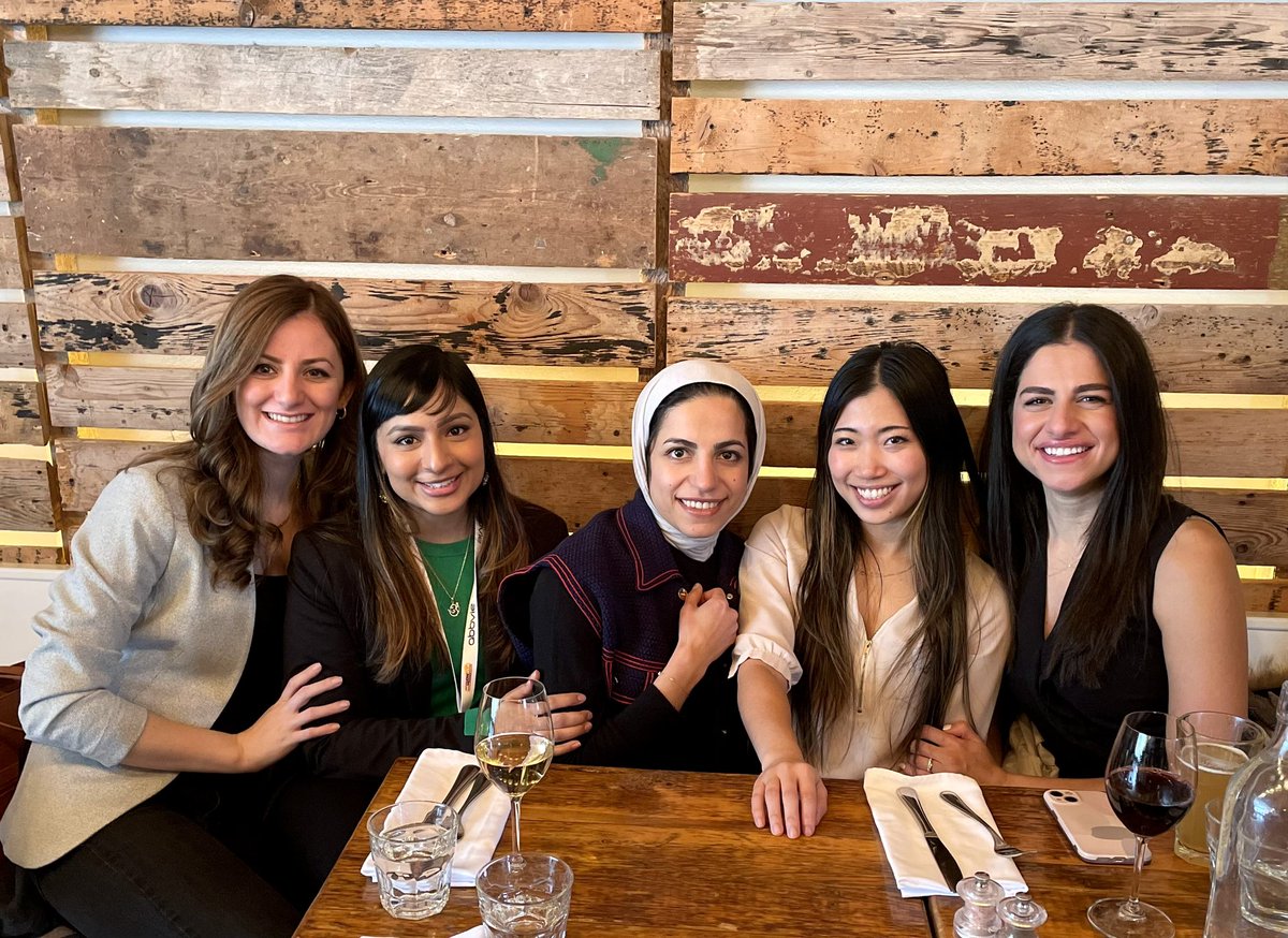 Toronto’s female GI residents (minus @DangFrances) representing at #CDDWCLM2023 @youstinahanna13 @F_almousawi @CPattniMD @yasixiao @UofTGastroHep