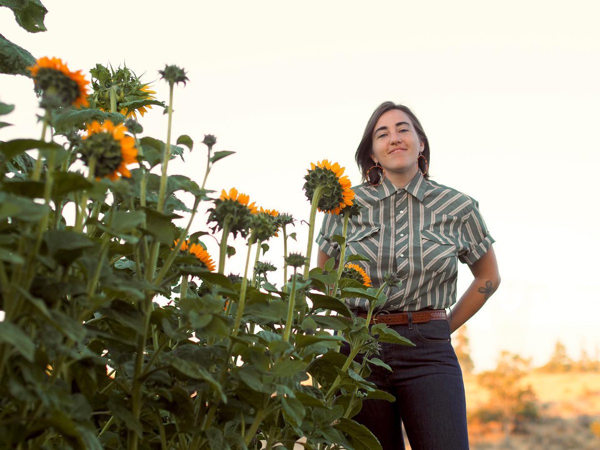 Canopy_Club's tweet image. In 2 weeks 🌻 Oregon's @margocilker opens up for @drivebytruckers as they pit-stop in Urbana, March 15th. Be there at 8pm for the song and music as she makes her #CanopyClub debut. $2 off draft beers for all rock shows! 18+ 

➡ bit.ly/cc-drivebytruc…