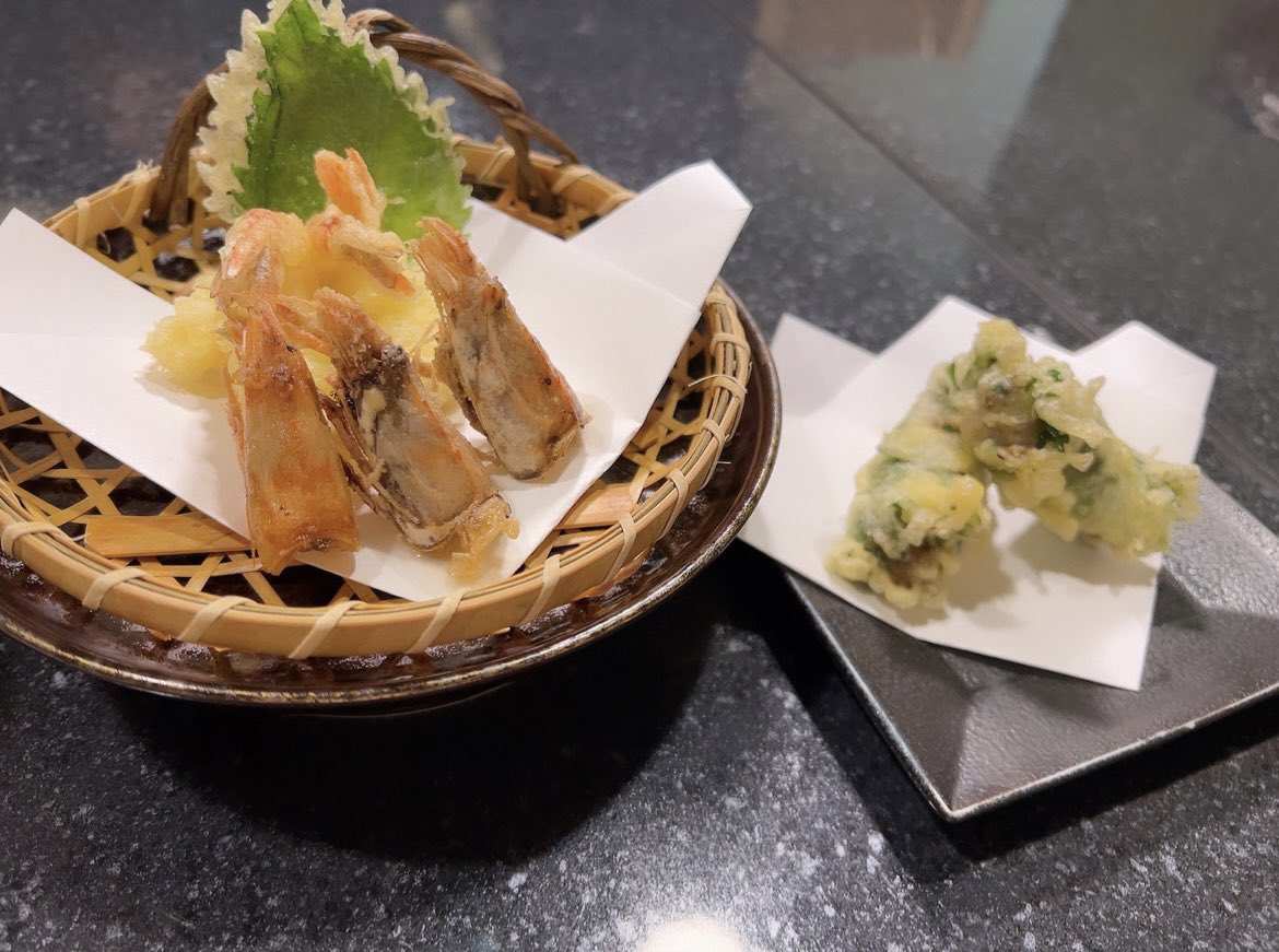 鳥取でお仕事でした。

美味しいお料理たくさん頂きました
初めての「猛者海老」
美味しくて
おかわりしちゃった…
甘海老よりも甘くてぷりぷり… 
蟹味噌の天ぷら…

海の幸が美味しい鳥取
良過ぎるね…？
ちょっと、住みたいねんけど…。笑 https://t.co/9qxd7QgJUJ