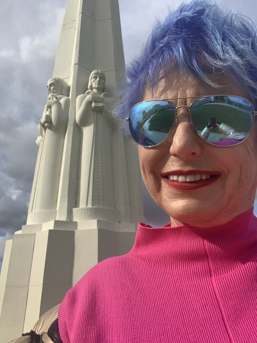 LadyRocketSpace's tweet photo. From ⁦@GriffithObserv⁩ #LosAngeles. next to #Copernicus Monument - spectacular place to celebrate #Space.
filming prelude to my show;hosting ⁦@CopernicSpace⁩ #ToTheMoon pop up,
welcoming ⁦@AstroChainLtd⁩ as our ⁦@spaceibles⁩ partner.Check out their #NFTs https://t.co/MdUfNm4qnI