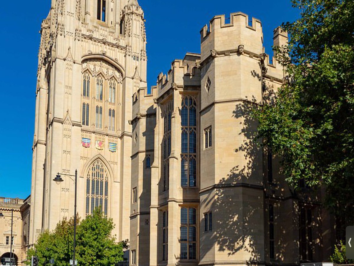 “Race Card Fail.”👍

#BristolUniversity lecturer #ChristabellePeters sued for race discrimination because her nameplate on her door didn't have her 'Dr' title on it.

She does USA cultural/political history🙄 & made a string of other racism allegations but her claim thrown out.