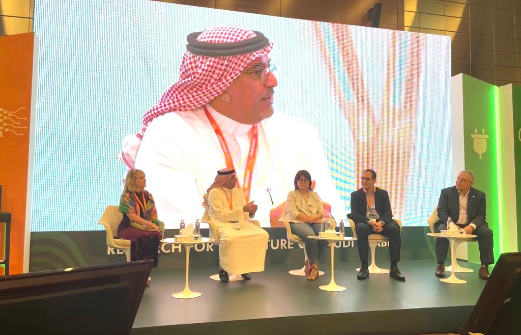 KAUST_News's tweet photo. "We need good surveillance systems with early warnings, rapid production of diagnostics, therapeutics &amp; vaccines. This is where KAUST will add value." - Hani Jokhdar, Deputy minister @SaudiMOH in his talk at #KROW23 about #KAUST’s role in KSA’s readiness for the next pandemic. https://t.co/TXuYOvpXqK