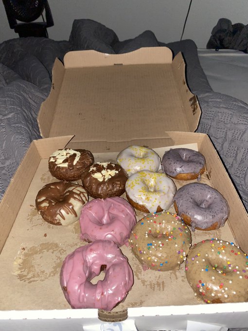 Remember to eat your donuts and get that ass phat for me 💕 https://t.co/roQtLFH4Pf