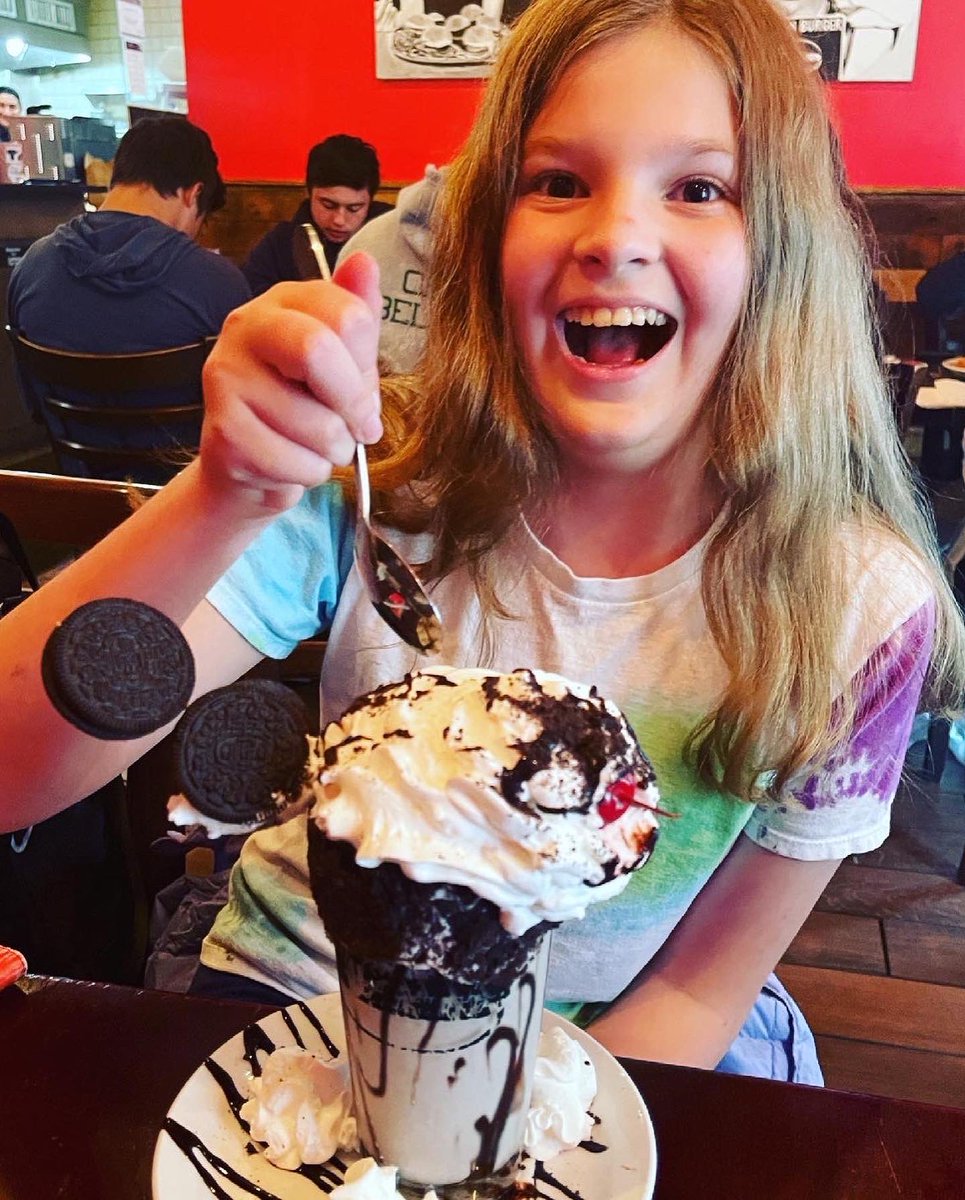 intheolivegrov1's tweet photo. Here some more ice cream and ice sculptures for our #Top4Theme of #Top4Frozen https://t.co/xQu6QLU0k2
