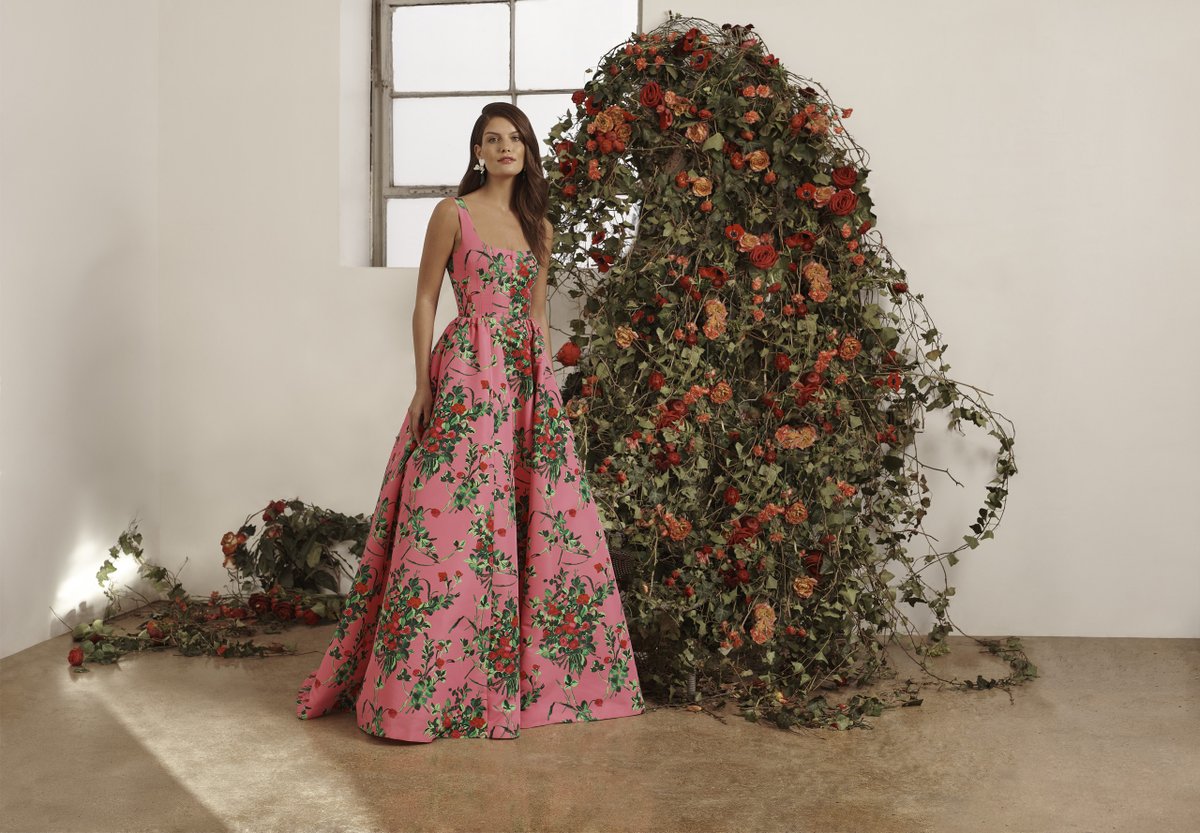 Our Spring 2023 Lookbook is now live! Lush, vibrant floral serves as the perfect backdrop for this season's latest fashions from Highland Park Village brands. Visit the link below to view more! #hpvillage #hpvillagelookbook #carolinaherrera hpvillage.com/lookbook