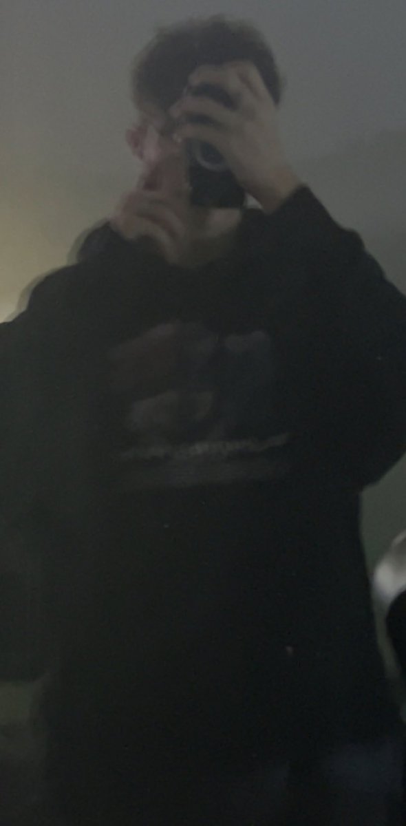 secondJonel's tweet image. Ich glaube der Hoodie war so mein Einstieg in die Fashion Szene