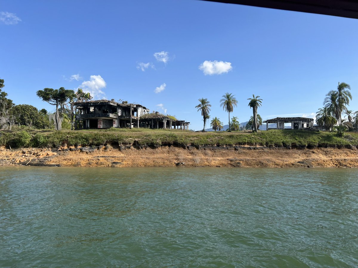 Bismarck_Cuadra's tweet image. Una de las casas de #PEEG #PatronDelMal #SiguemeYTeSigoYa #Colombia2023