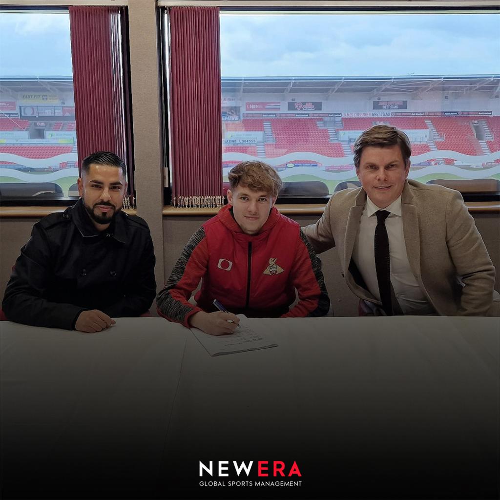 Huge congratulations to @NewEraSports_ client @K_Hurst07 on signing a new 2.5 year deal @drfc_official 📝✅️

#KyleHurst #DoncasterRovers #NewContract