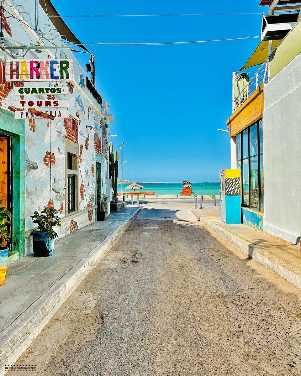 PostBajaSur's tweet image. 🌵Un callejón que lleva a un lugar increíble malecón, La Paz #BCS 🔝