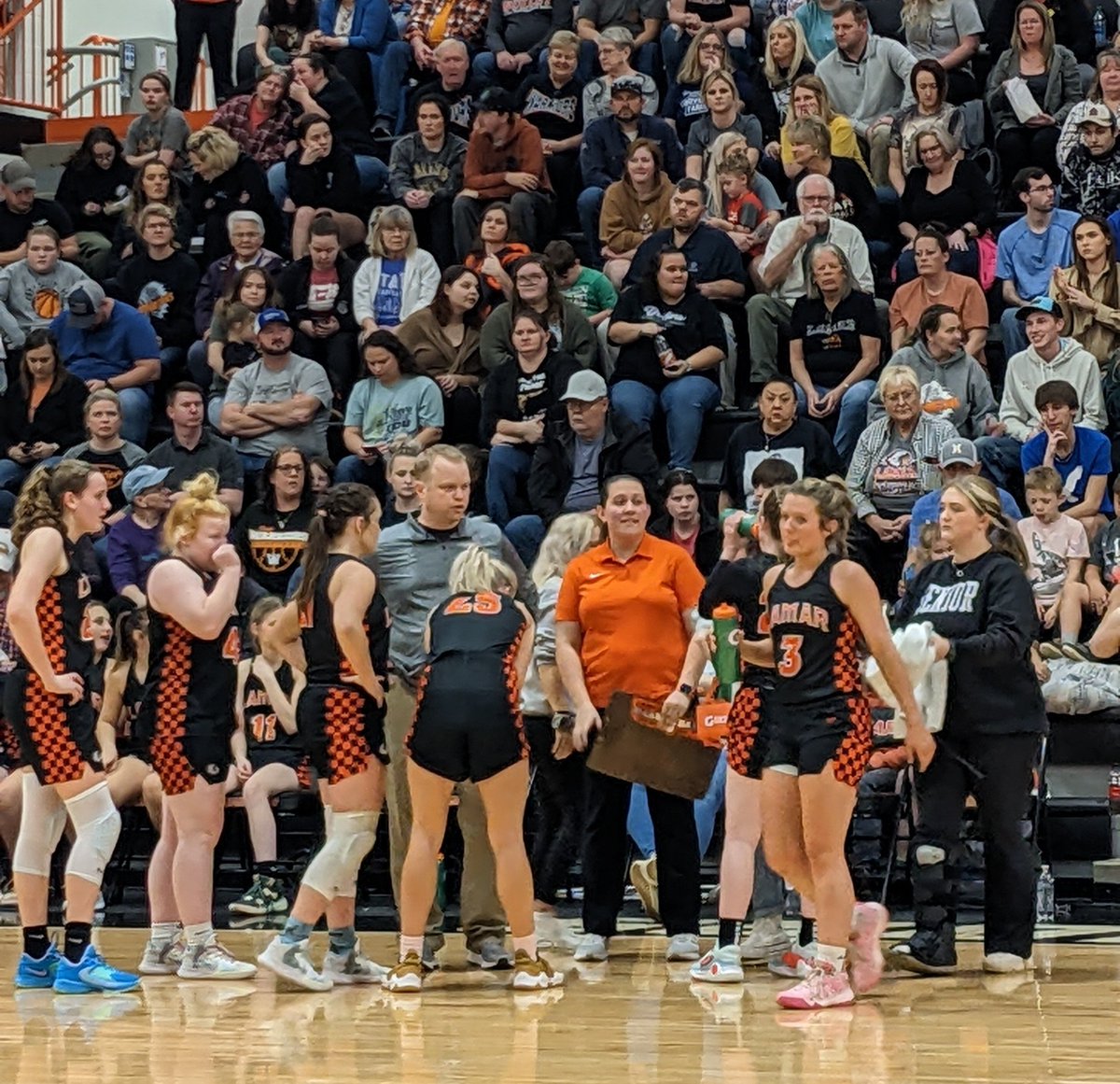 Girls final
Lamar 47, Melbourne 43
Lady Warriors defend home court without top scorer against 4-time defending 2A champs

Lamar guided by Karley Williams (12 points), Madison Davidson (10 points) and Shae Taylor (10 points)
#PrepRally #ARpreps