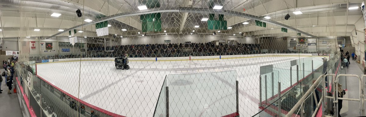 JonnyBaseball25's tweet photo. 🚨 LIVE: at Northern Lights Arena in Alpena. No. 2 Marquette vs No. 3 Alpena clash for a Division II regional championship. Puck drops in approximately 10 minutes 🏒 @SeanPBali @statechampsmich @MHSAA https://t.co/tQjHVE2GZ8