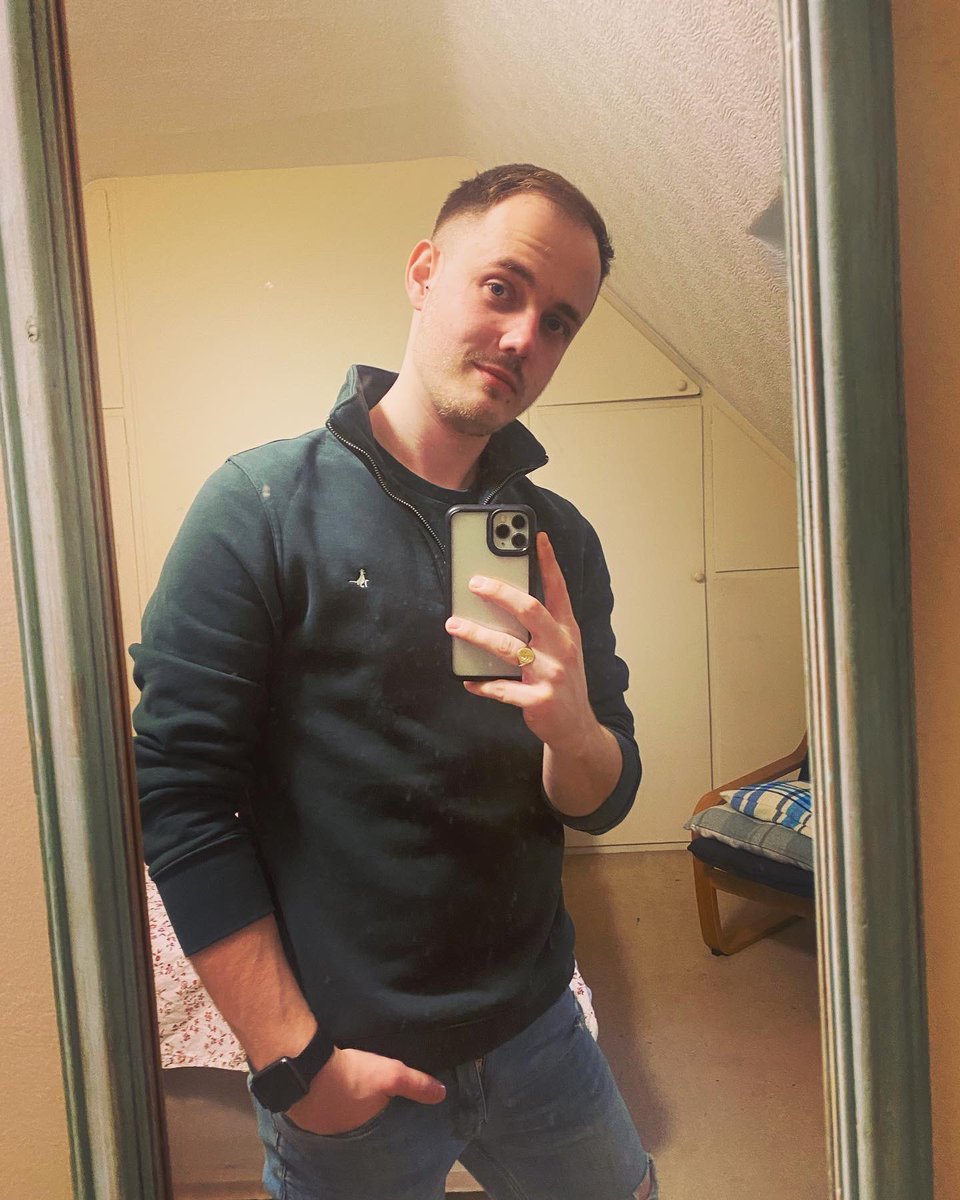 Rhys_Paco9's tweet image. Went from feeling awesome and on top form on the left to worthless, unwanted, and pushed out and just complete shite on the right… I don’t want attention or messages just need to say out load somewhere… F*** this world it’s crap 🙄