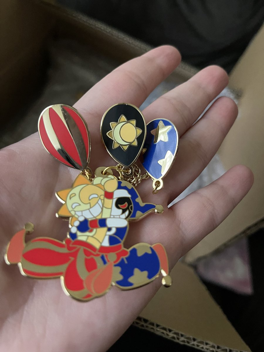 「Guys. These pins are HUGE!!! 」|☀️JankyBones🌙のイラスト