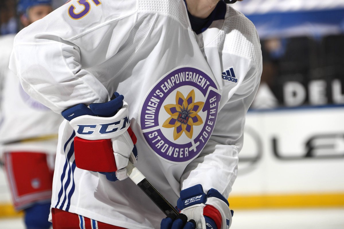 🚨#NYR GIVEAWAY🚨

I don't think I've ever done a giveaway with a jersey that was worn by a player.

Entering the month of March where the NHL celebrates Women's Empowerment, here's a Women's Empowerment warm-up jersey worn in 2021. 

Like, follow and retweet for a chance to win!