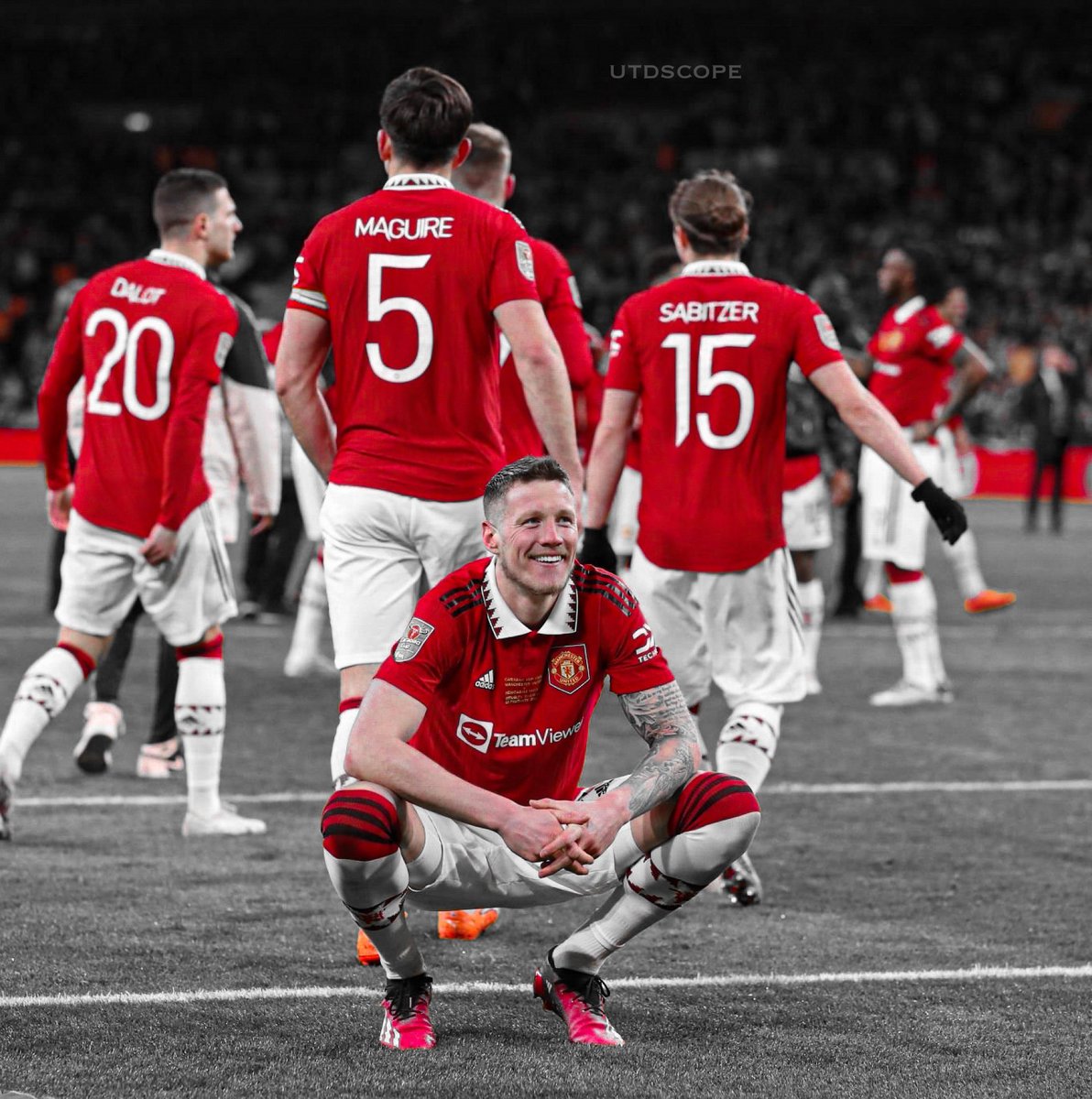 dudutari98's tweet image. Always giving out his best on the pitch, not just that he loves @ManUtd with his heart, and he&apos;s always happy when ever his team mate scores #pressingmachine #woutworkhouse #Manchester_United #FACup