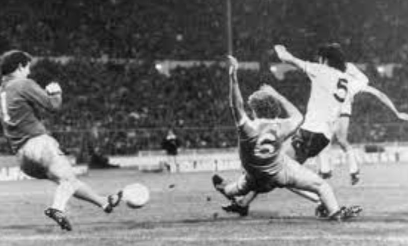 Steve Holley (@coolhandfluke65) on Twitter photo There used to be a football club over there <a href="/SpursOfficial/">Tottenham Hotspur</a> . Remember when we had players like <a href="/GrahamRoberts4/">Graham Roberts</a> who cared ! COYS There used to be a football club over there <a href="/SpursOfficial/">Tottenham Hotspur</a> . Remember when we had players like <a href="/GrahamRoberts4/">Graham Roberts</a> who cared ! COYS