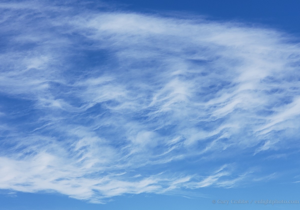 Some very nice cirrus clouds over the Lafayette/Walnut Creek area earlier this afternoon.  #bayarea #eastbay 

<a href="/BillMartinKTVU/">Bill Martin</a>  are these a type of undulatus with the little wave pattern?