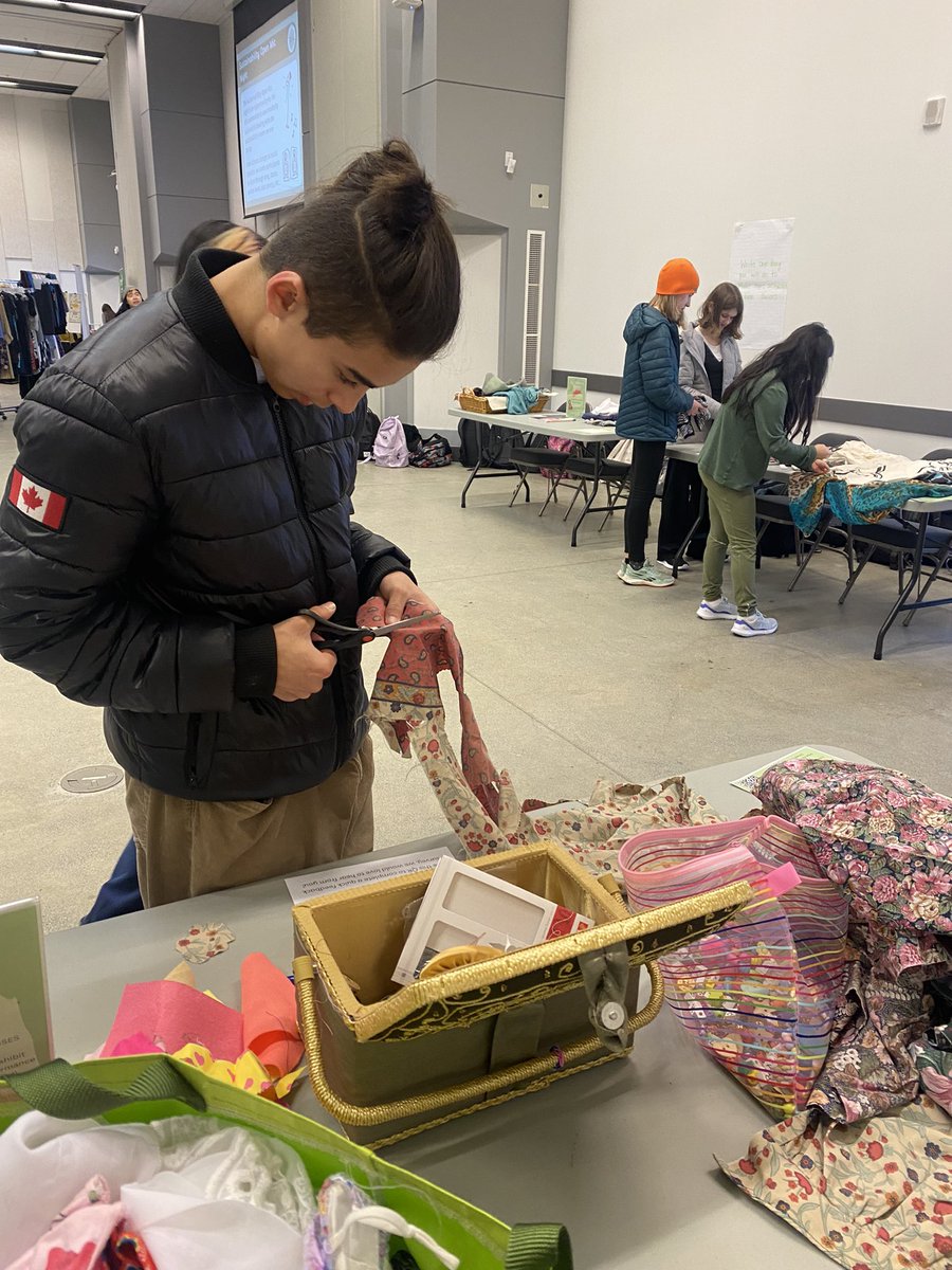 Dr. Superle invited my grade 8s to UFV to launch our “Dress for Your Rights” rights based literacy program. We took part in the Sustainable Fashion ! Amazing! Thank you <a href="/carinbondar/">Dr. Carin Anne Bondar</a> for taking the time to talk with us as well! #sd33learns #sd33literacy  <a href="/UFV_FAI/">Food and Agriculture Institute @ UFV</a>