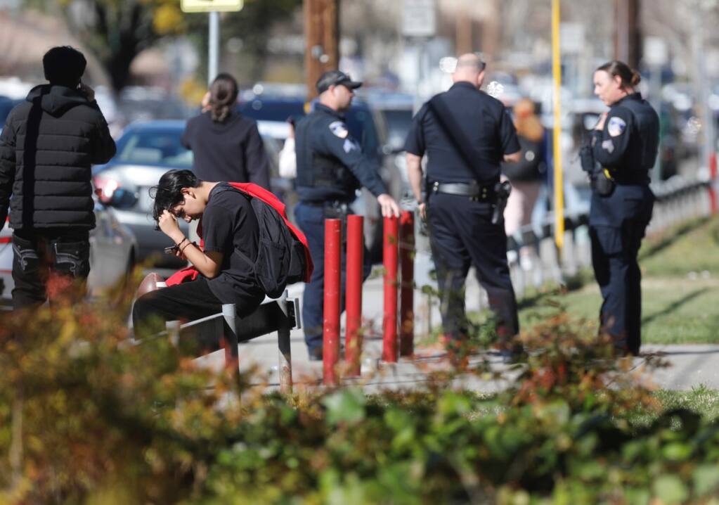 BrettWilkison's tweet photo. BREAKING:
A 16-year-old student was killed Wednesday and a 2nd student was injured in a stabbing attack at Santa Rosa's Montgomery High School.

https://t.co/fJbQZql6yn

Police and school officials are holding a 3 pm press conference. Check w/@NorthBayNews for updates. https://t.co/gddxWCRsg5