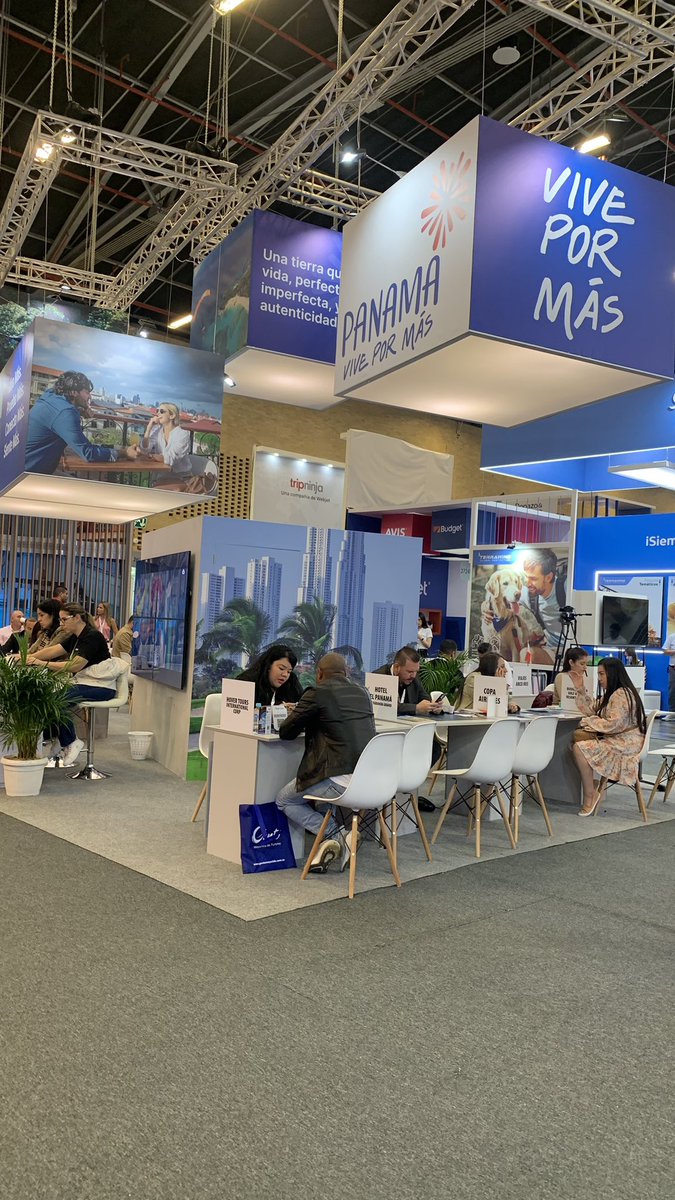 meetingspanama's tweet photo. #vitrinaturisticaanato2023 Con mucha alegría recibimos la visita del Señor Mario Cajiao, Vicepresidente @CorferiasBogota  en nuestro stand de Panamá coordinado por el #dmo @promtur_panama , tambien nos acompañó el señor @Victor_Conce  de @RlaLatam 
Muchas Gracias por la visita ☺️ https://t.co/FhalePKcsC