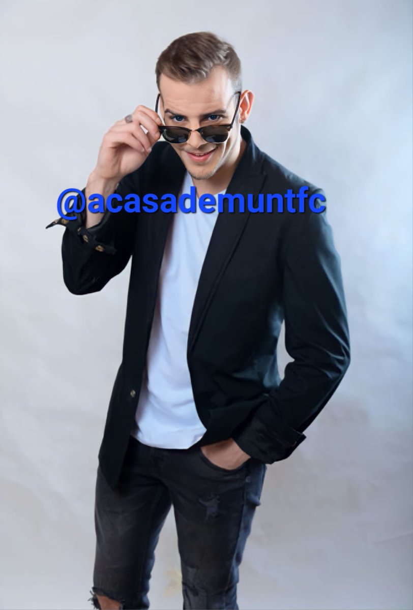 A_Casademunt_FC's tweet photo. Es inevitable no recordar la fecha de hoy. Y duele... duele mucho! Pero no hay día que no te recordemos porque nuestra música es TU VOZ! Te queremos 💖 #2añosSinAlex #AlexEterno https://t.co/uxO79UDlQh