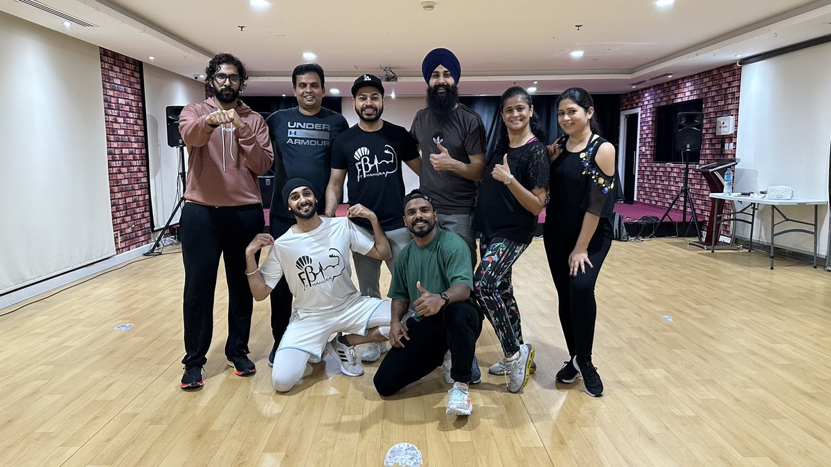 FitBhangra's tweet photo. Our bhangra fitness classes are not just about sweating it out but also about having fun and building community.#Fitbhangra #FitnessCommunity #FunWithFriends https://t.co/v4lK2x3amU